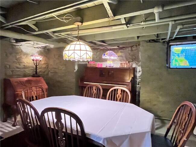 Building Photo - 42 Lake St