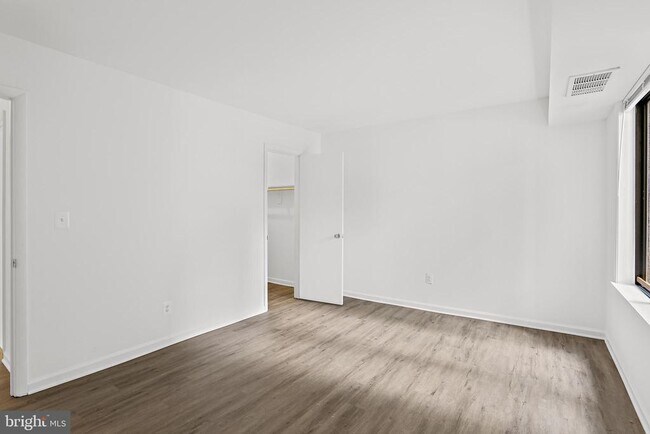 Building Photo - 9629 White Acre Rd