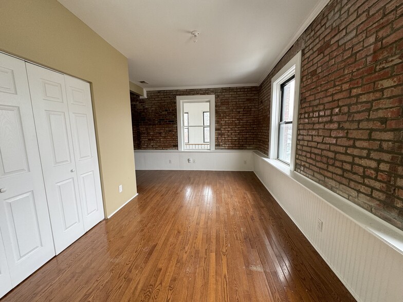 Building Photo - 501 N 6th St
