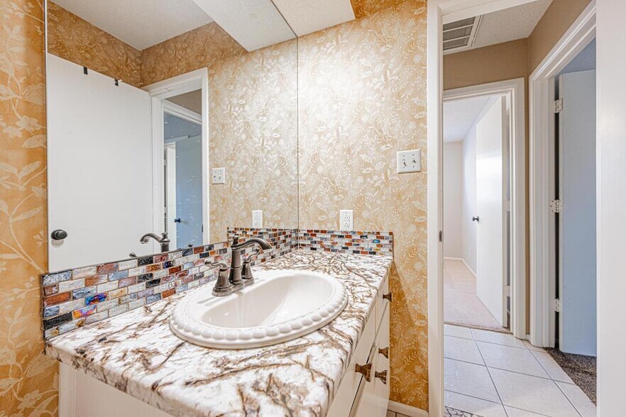 Building Photo - 105 Quail Run