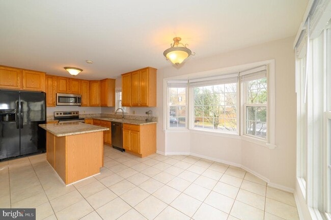 Building Photo - 8016 Merry Oaks Ln