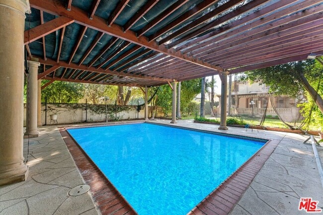 Building Photo - 15123 Greenleaf St