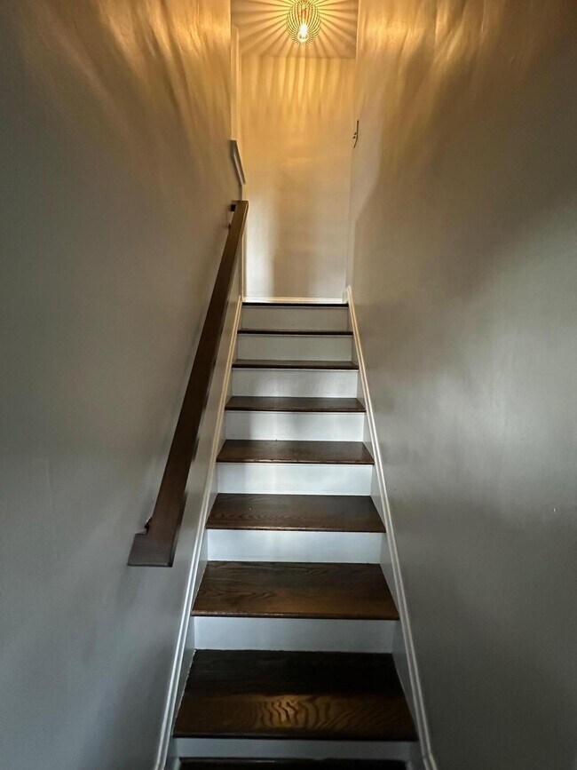 Building Photo - 99-101-101 Tibet Rd