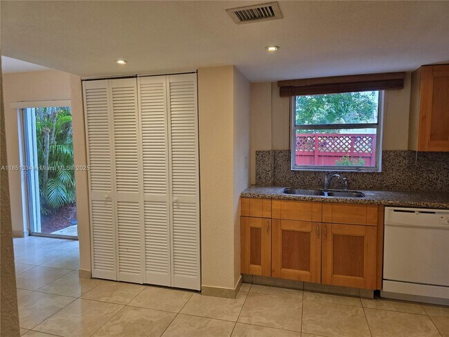 Building Photo - 6945 SW 111th Ct