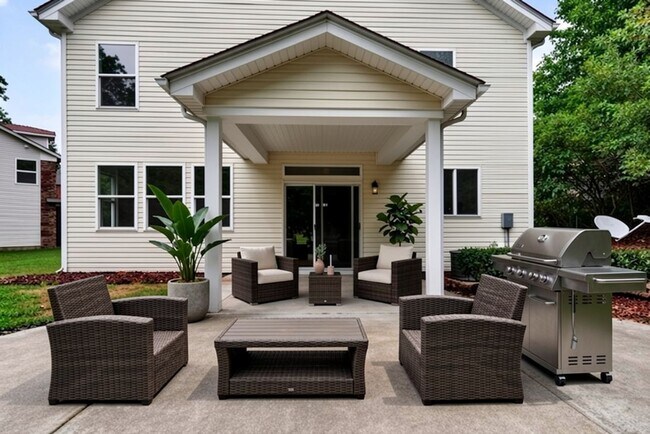 Building Photo - 4007 Jockey Club Circle