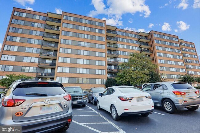 Building Photo - 4390 Lorcom Ln