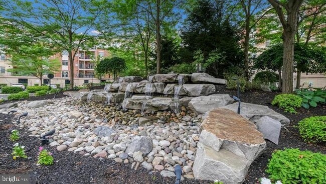 Building Photo - 266 Carson Terrace