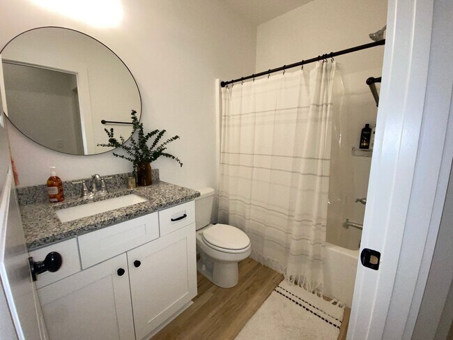 Building Photo - Fox Run Village Duette with Amenities