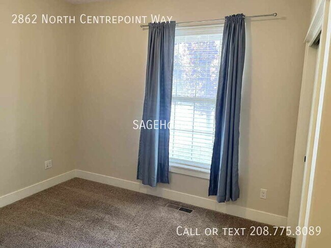 Building Photo - 2862 N Centrepoint Way