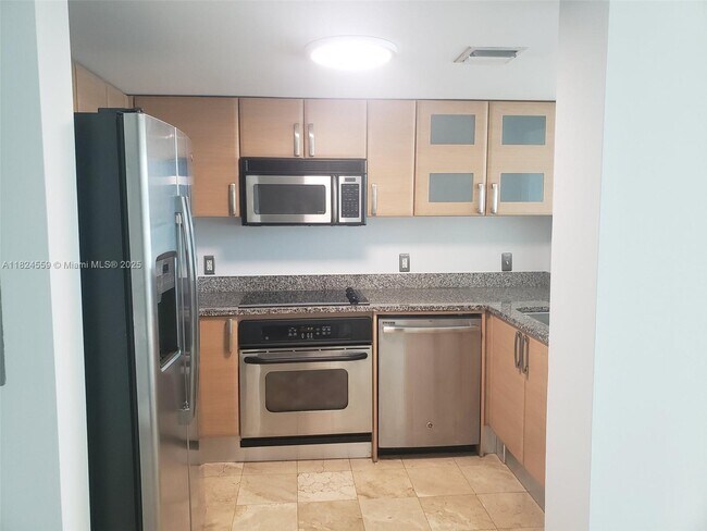 Building Photo - 2101 Brickell Ave