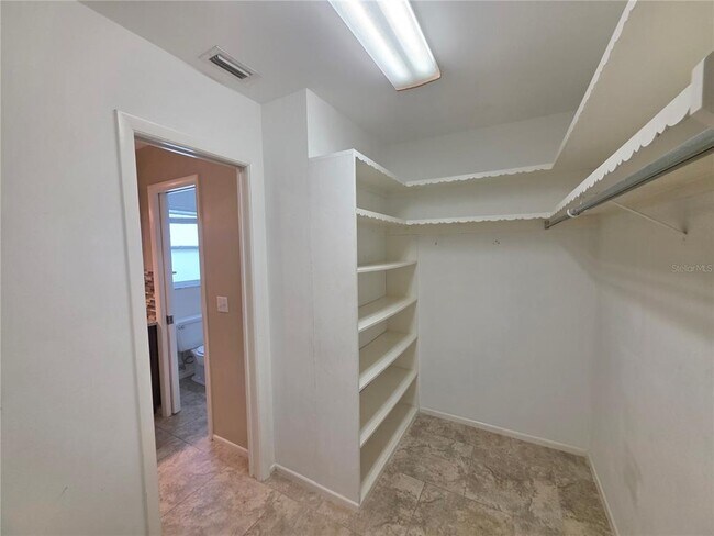 Building Photo - 352 Pine Tree Rd
