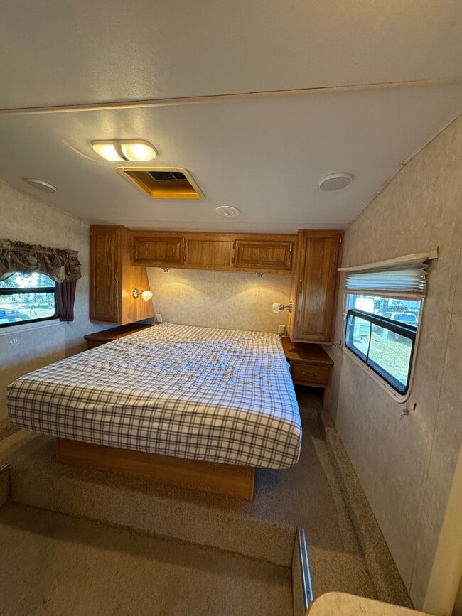 Building Photo - 1073 Old Lakeport Rd NW