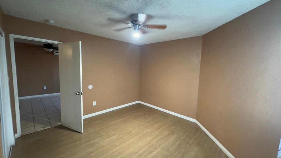 Building Photo - 1387 E 49th St
