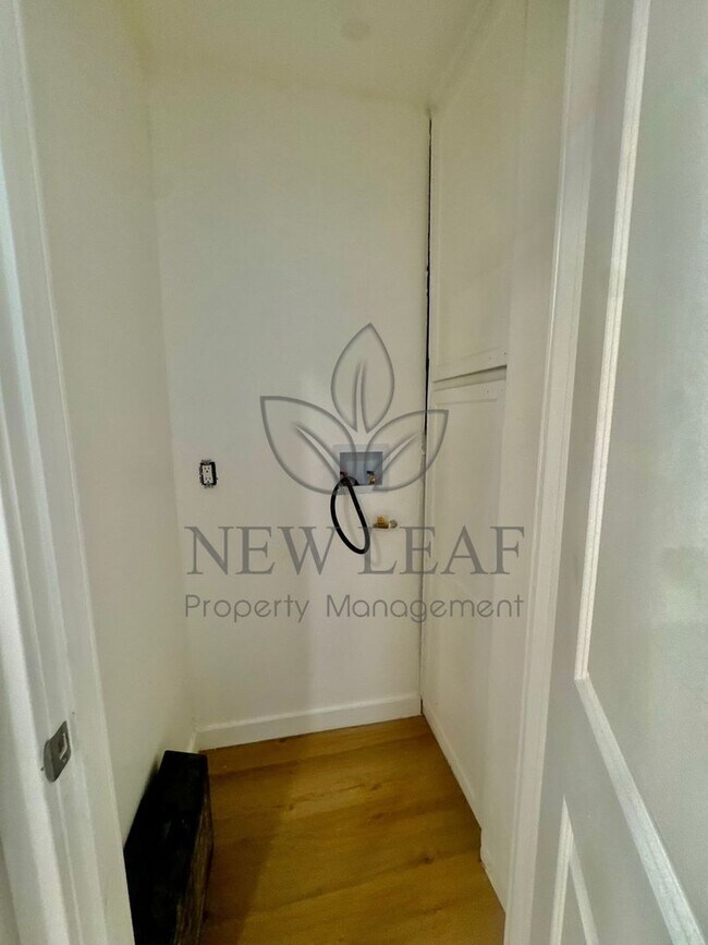 Building Photo - 232 S Bush St