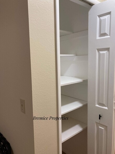 Main Bedroom Linin Closet - 345 Rim Rock Cir