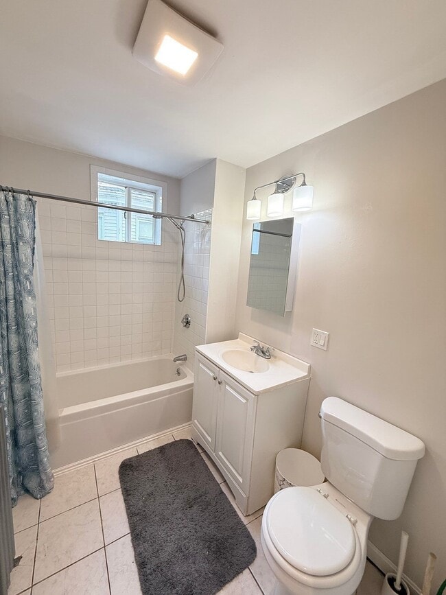 Building Photo - 154 Stanwood St