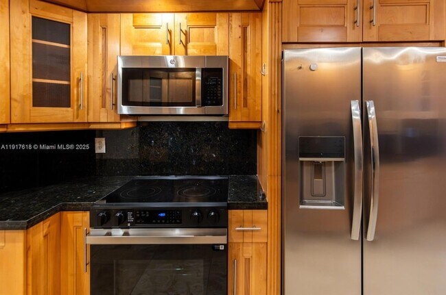 Building Photo - 145 SE 25th Rd