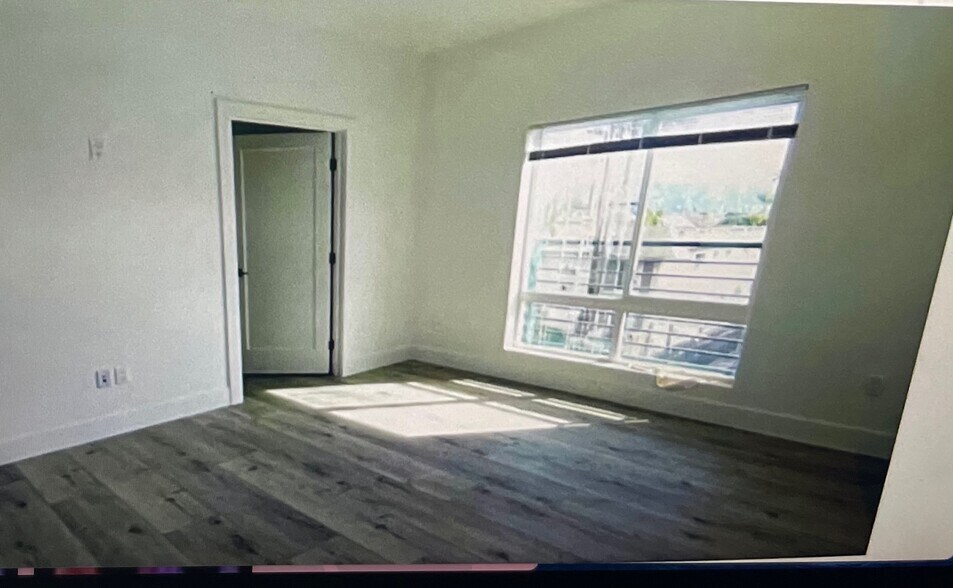 Building Photo - 5654 Klump Ave