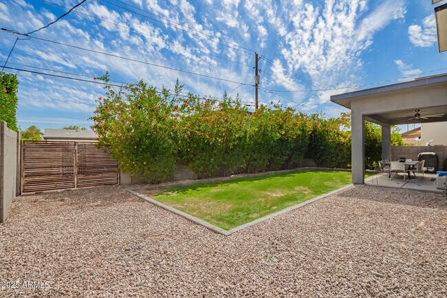 Building Photo - 4413 E Montecito Ave