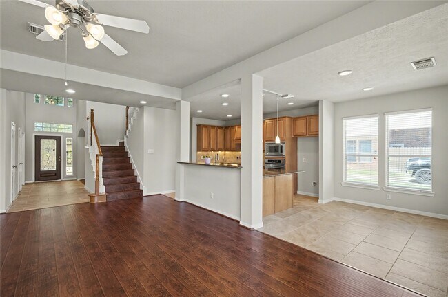 Building Photo - 17422 Memorial Blossom Dr