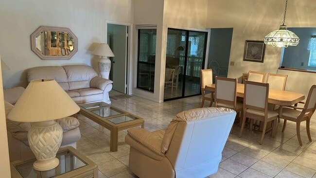 Building Photo - 3360 Lucerne Park Dr