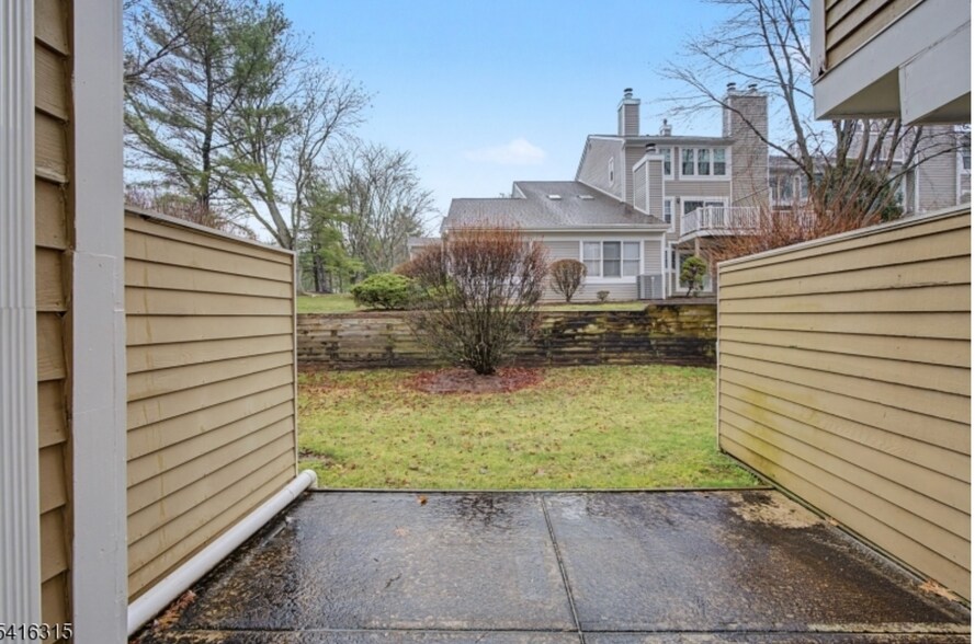 Building Photo - 6 Exeter Rd