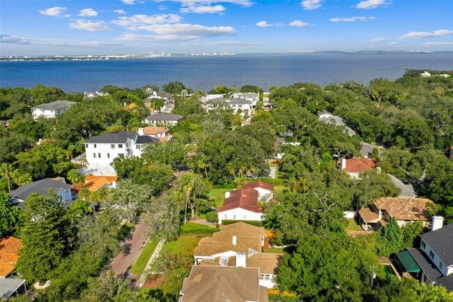 Building Photo - 2918 W Coachman Ave