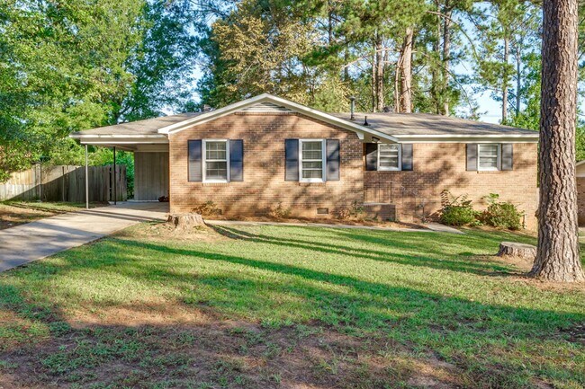 Building Photo - Beautifully updated, all-brick home locate...