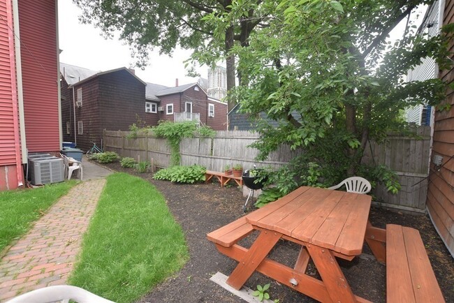 Building Photo - 135 Otis St
