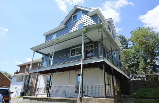Building Photo - 1004 Willey St