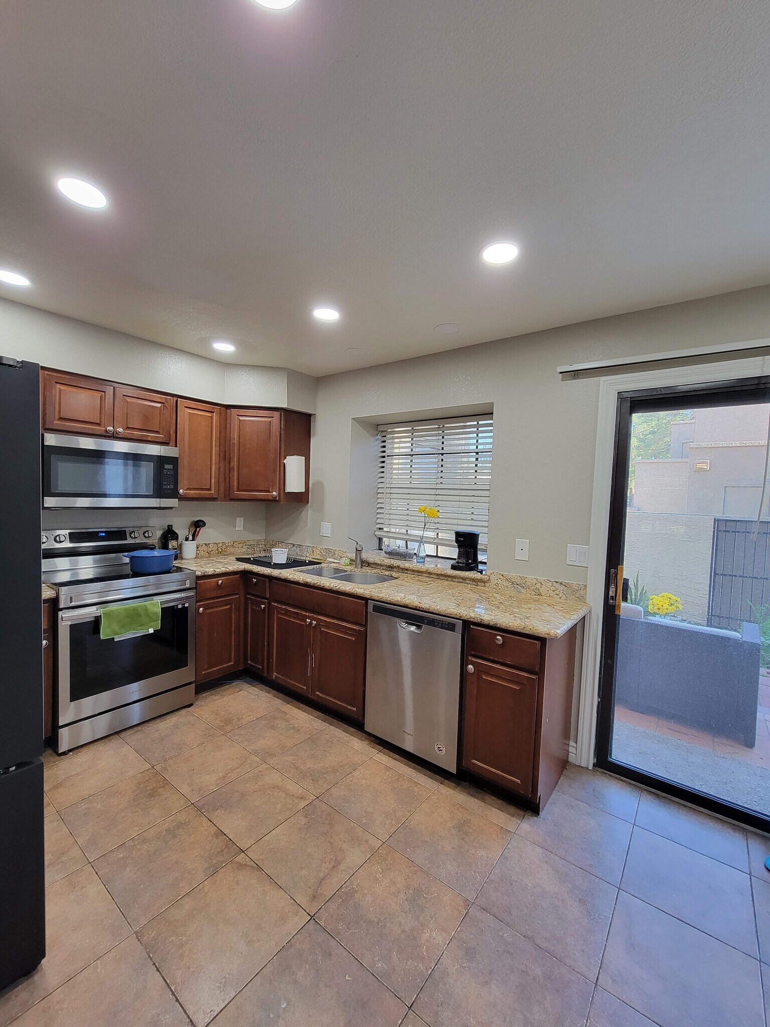 Building Photo - 5704 E Aire Libre Ave