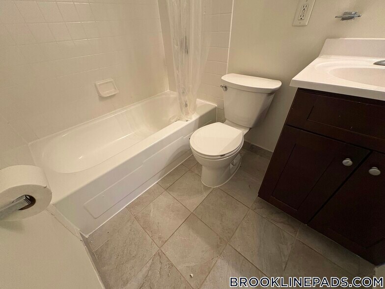 Building Photo - 175 Freeman St