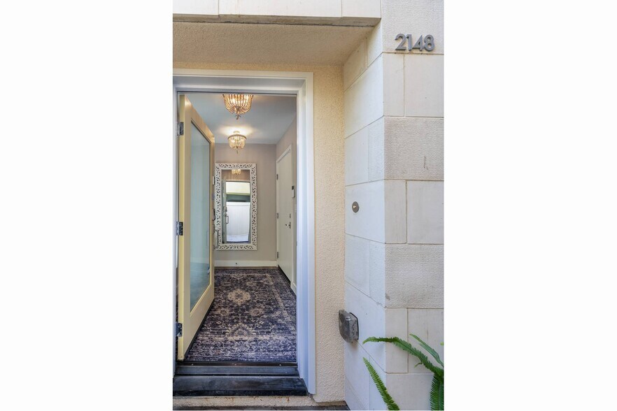 Building Photo - 2148 Doheny Way