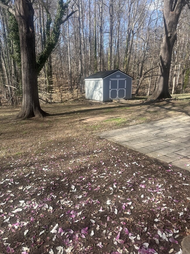 Building Photo - 150 Bernard Ct