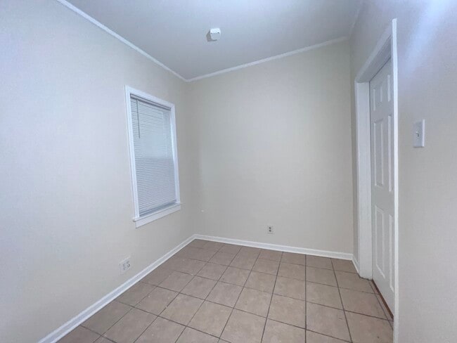 Building Photo - 8919 S Muskegon Ave