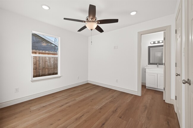 Building Photo - 1823 Chippendale Rd