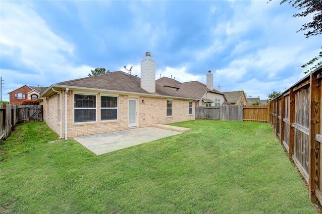 Building Photo - 5806 Cedar Field Way