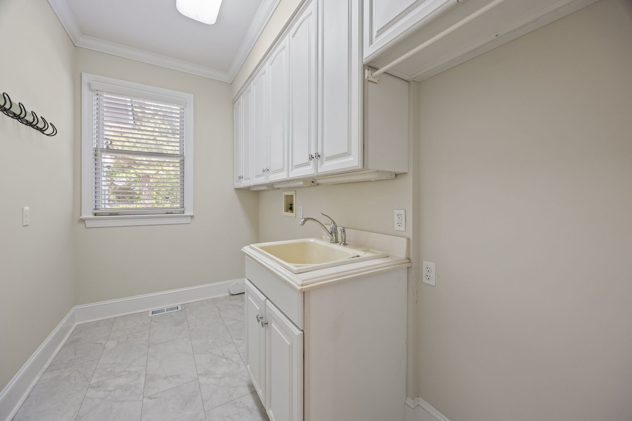 Building Photo - 5109 McCallum Mdws Dr