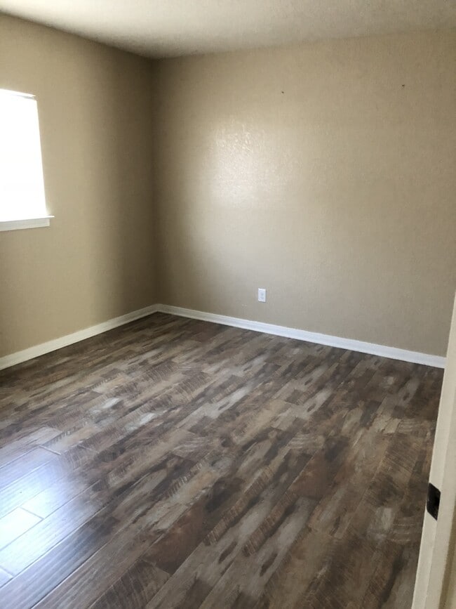 Building Photo - Well-Maintained 4-Bedroom Home with Game Room, Gazebo & Trail Access