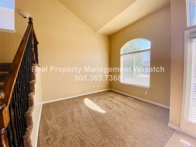 Building Photo - 5 Bedroom 3 Bathroom Riverton Home!