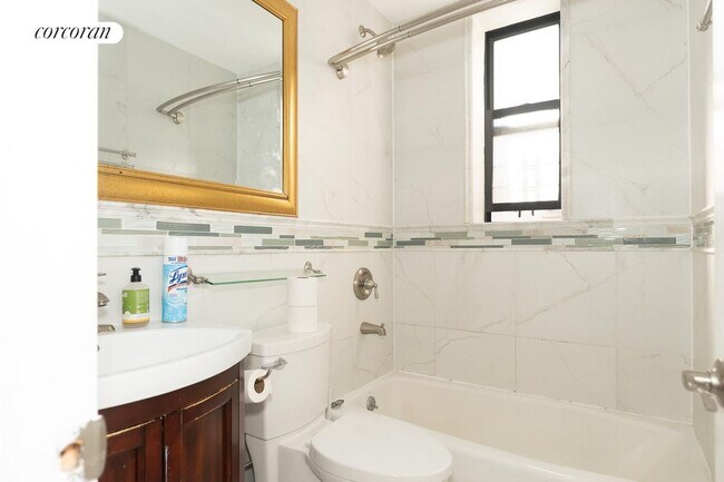 Building Photo - 67 W 107th St