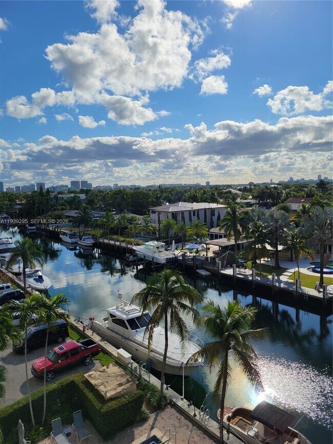 Building Photo - 2350 NE 135th St