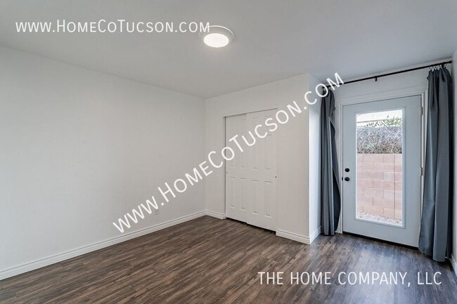 Building Photo - 2581 W Camino De La Joya