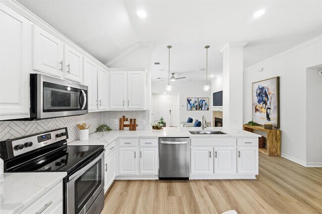 Building Photo - 19209 Sunken Creek Pass