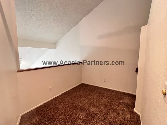 Building Photo - Fantastic 3 bed room 2 bathroom