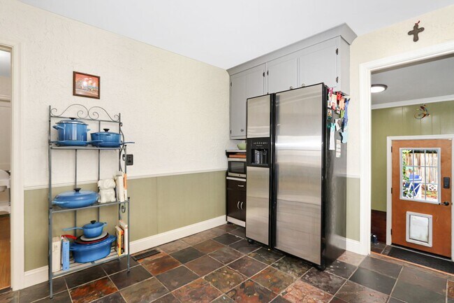 Building Photo - Beautiful Waterview Home on Chesapeake Ave. Contact Victoria Jenkins at (757) 525-7157 for more i...