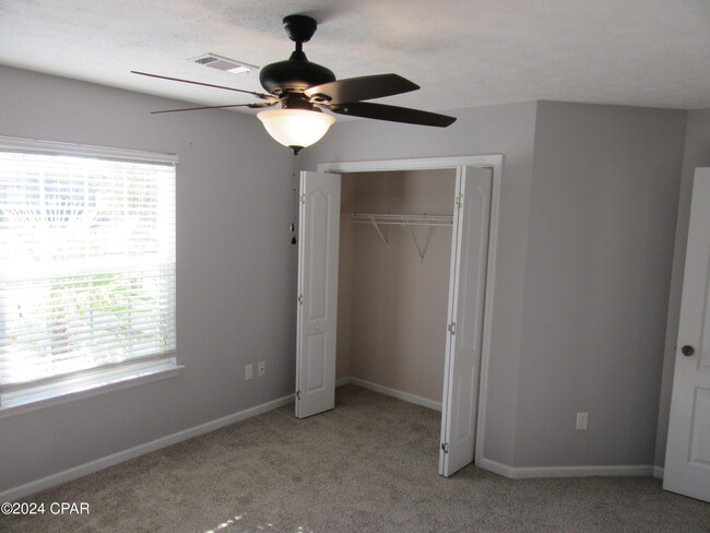 Building Photo - 918 Amber Way