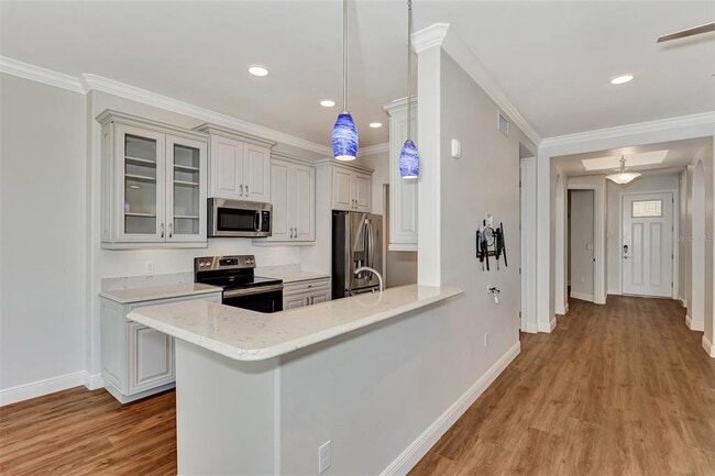 Building Photo - 830 The Esplanade N