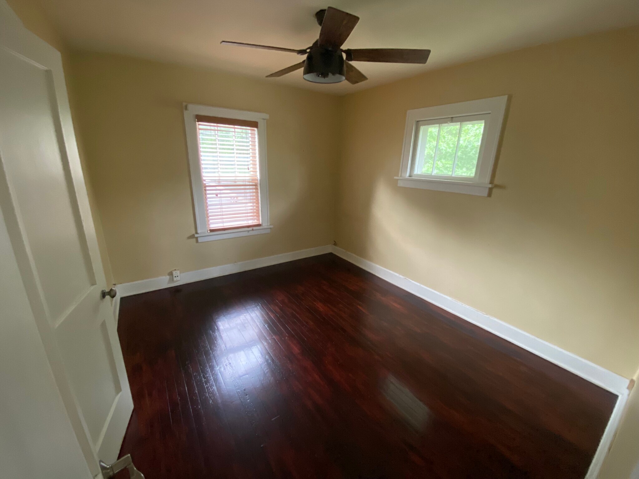 Building Photo - 377 Parkside Dr