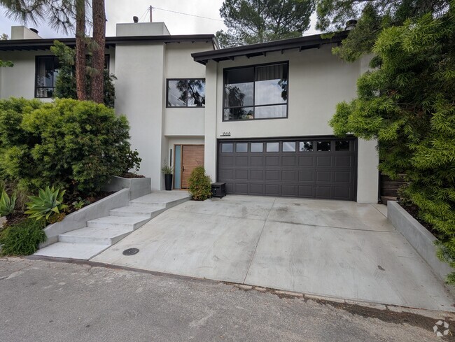 Front of house with two large parking spaces - 1868 Kaweah Dr
